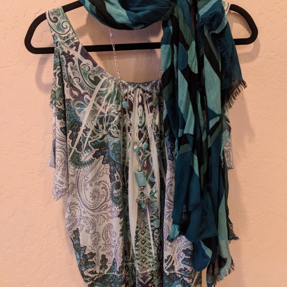 Beautiful Shoulder Revealing, Loose fitting Shirt - Picture 1 of 4